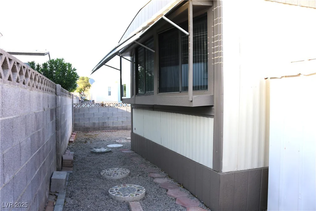 4633 Royal Ridge, Las Vegas, NV 89103