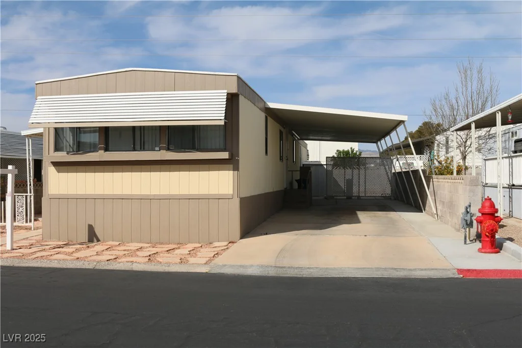 4633 Royal Ridge, Las Vegas, NV 89103