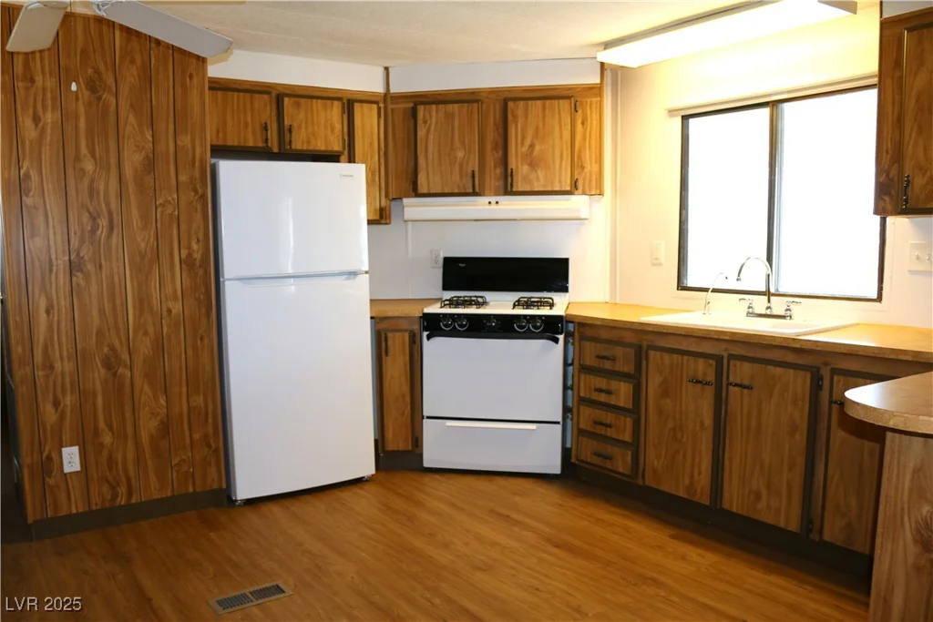 4633 Royal Ridge, Las Vegas, NV 89103