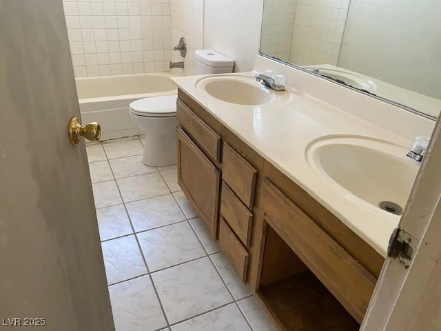 7732 Blackbird, Las Vegas, NV 89145