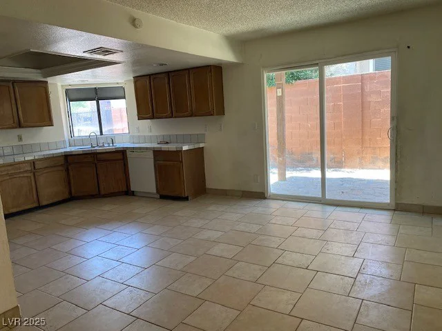 7732 Blackbird, Las Vegas, NV 89145