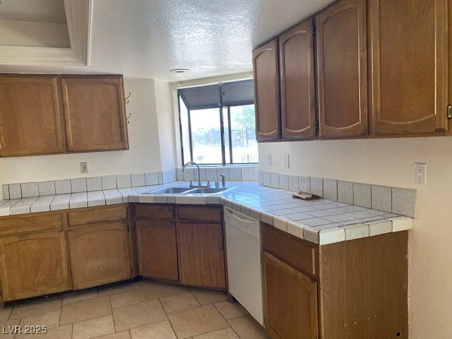 7732 Blackbird, Las Vegas, NV 89145