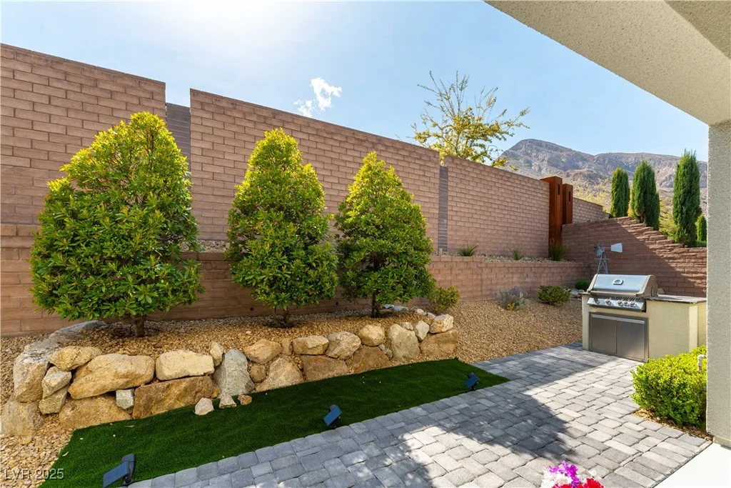 11161 Black Fire Opal, Las Vegas, NV 89138