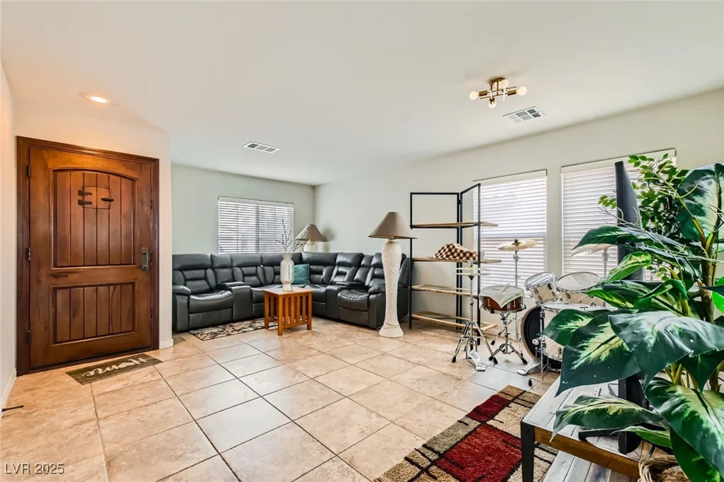 6655 Little Owl, North Las Vegas, NV 89084