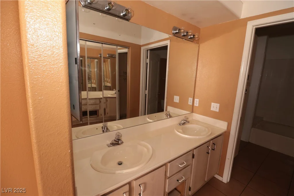 1900 Torrey Pines, Las Vegas, NV 89108
