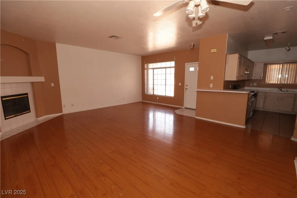 1900 Torrey Pines, Las Vegas, NV 89108
