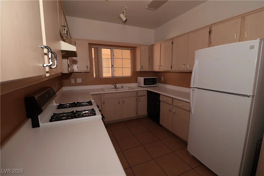 1900 Torrey Pines, Las Vegas, NV 89108