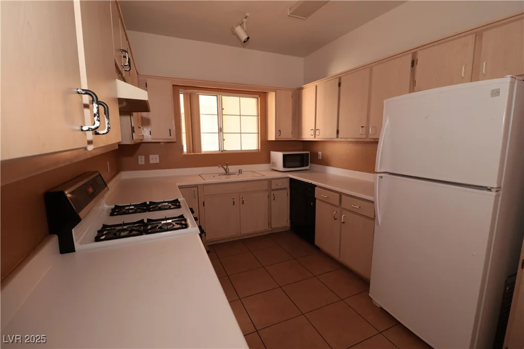 1900 Torrey Pines, Las Vegas, NV 89108