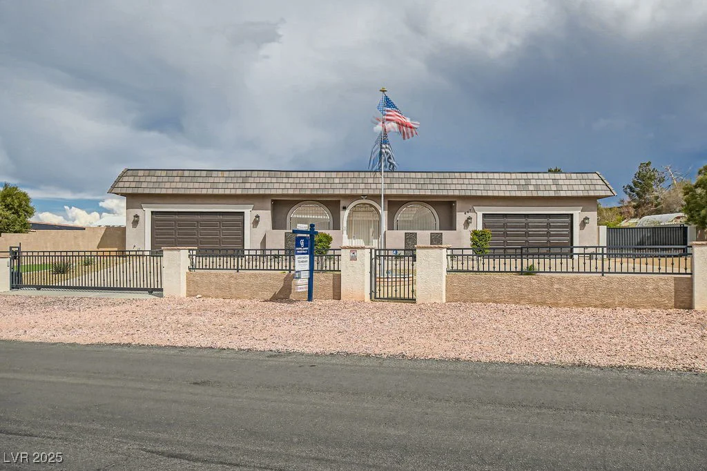 647 Foxhall Rd, Henderson, NV 89002
