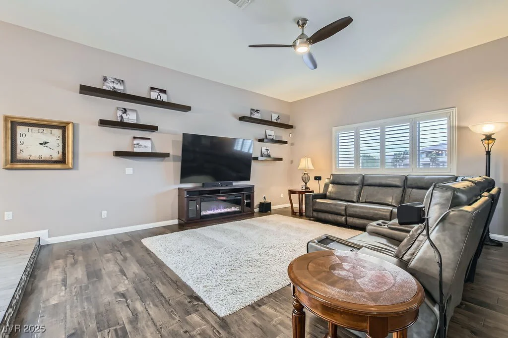 647 Foxhall Rd, Henderson, NV 89002