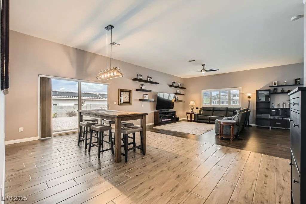647 Foxhall Rd, Henderson, NV 89002