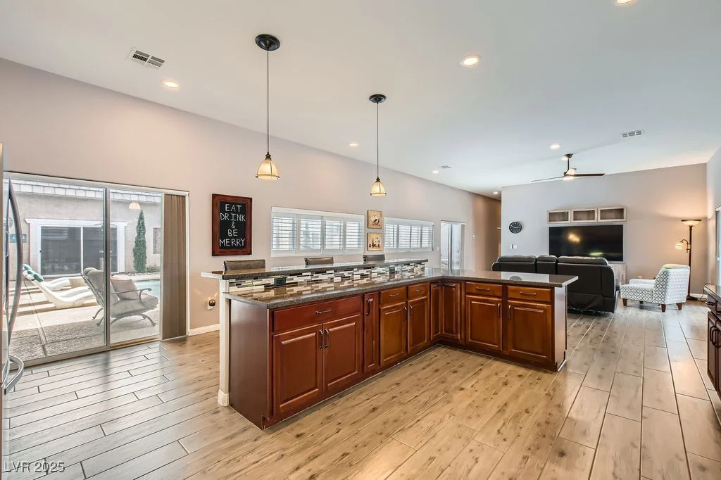 647 Foxhall Rd, Henderson, NV 89002