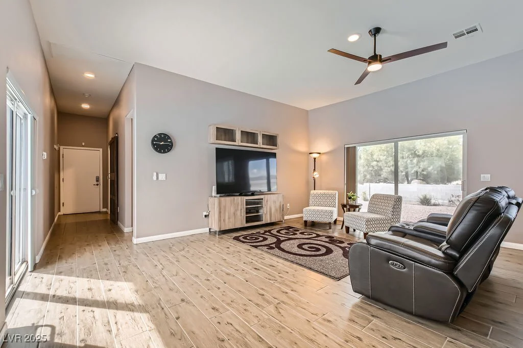 647 Foxhall Rd, Henderson, NV 89002