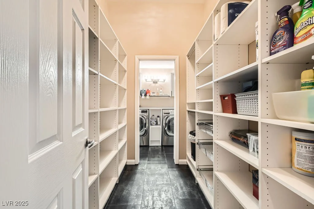 647 Foxhall Rd, Henderson, NV 89002