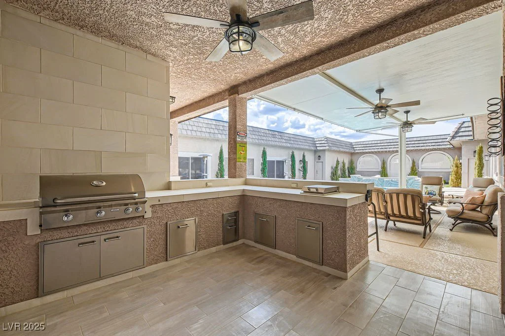 647 Foxhall Rd, Henderson, NV 89002