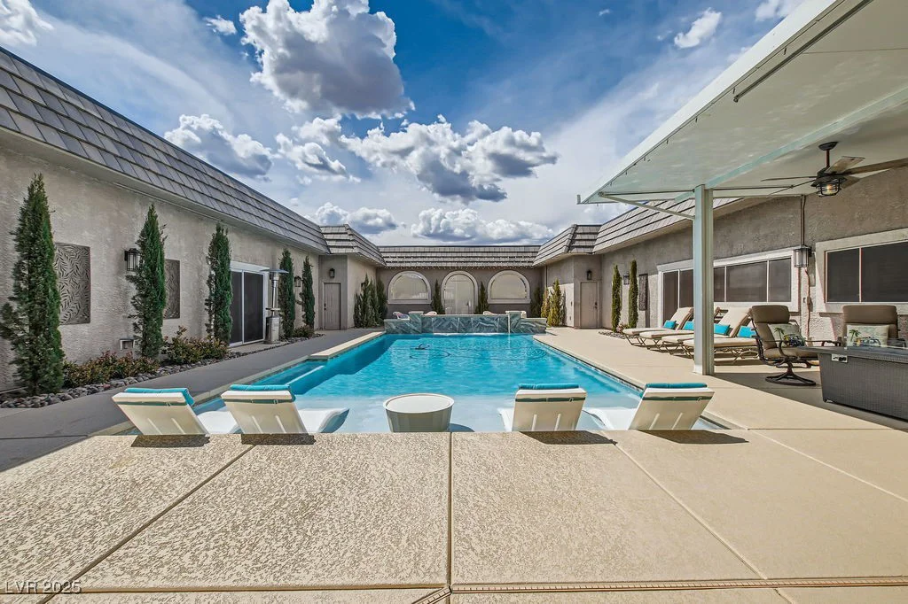 647 Foxhall Rd, Henderson, NV 89002
