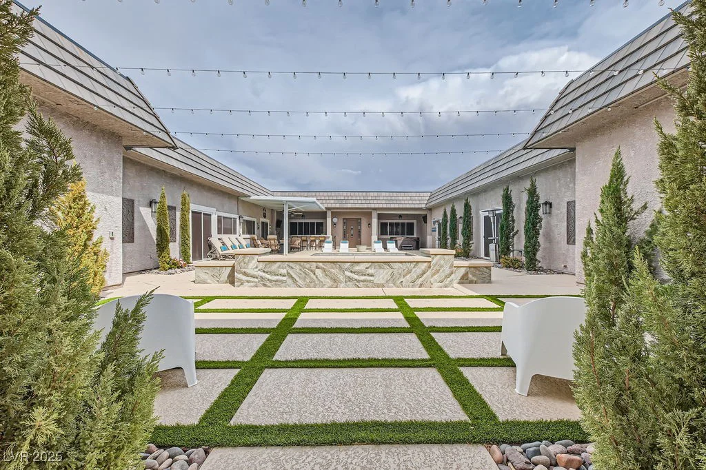 647 Foxhall Rd, Henderson, NV 89002
