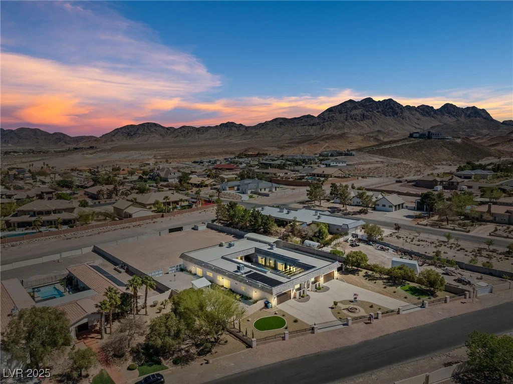 647 Foxhall Rd, Henderson, NV 89002