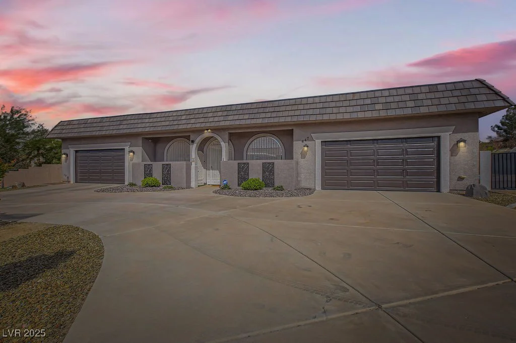 647 Foxhall Rd, Henderson, NV 89002