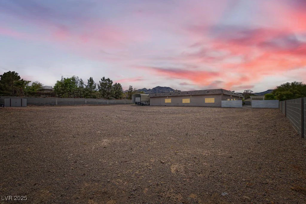 647 Foxhall Rd, Henderson, NV 89002