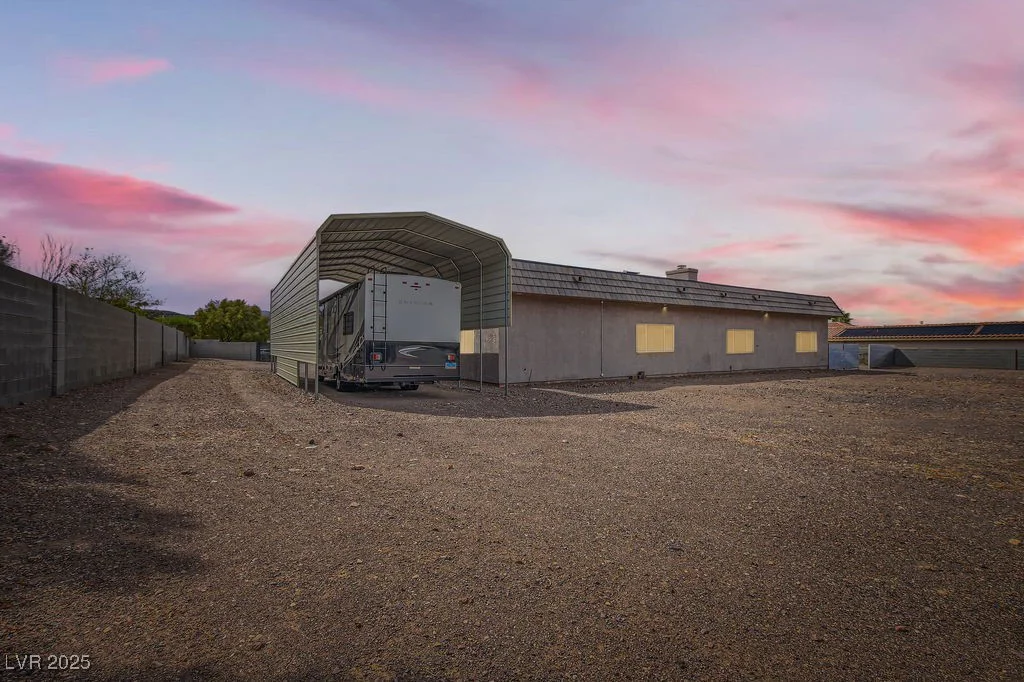 647 Foxhall Rd, Henderson, NV 89002