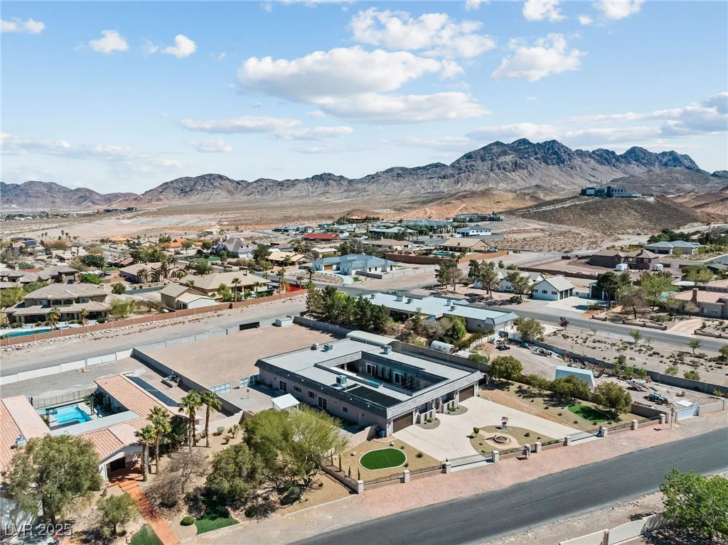 647 Foxhall Rd, Henderson, NV 89002