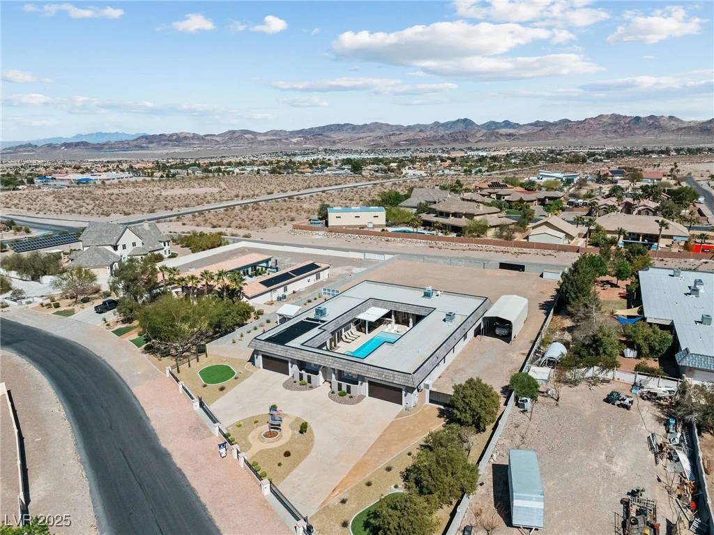 647 Foxhall Rd, Henderson, NV 89002