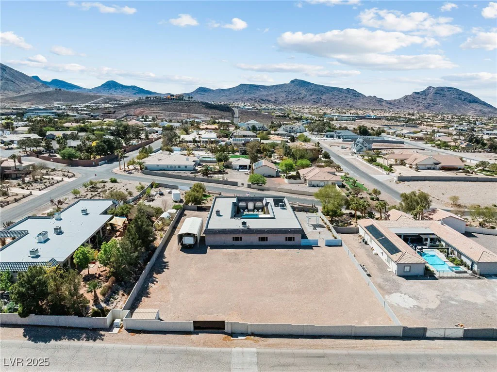 647 Foxhall Rd, Henderson, NV 89002