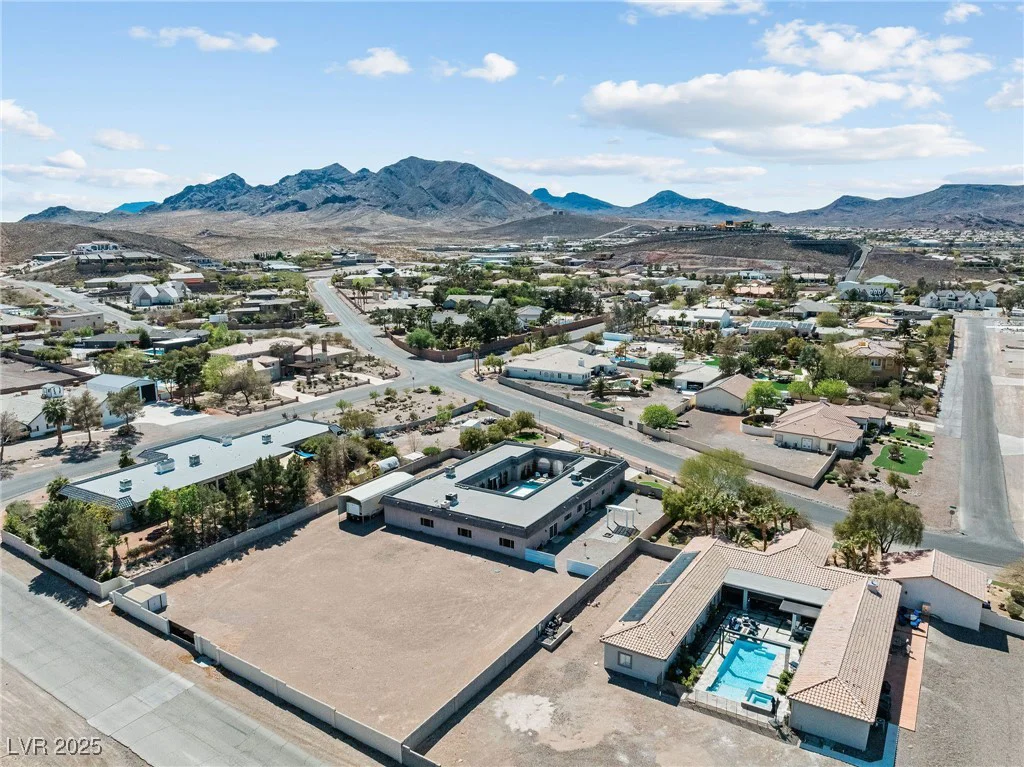 647 Foxhall Rd, Henderson, NV 89002