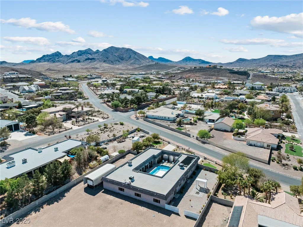 647 Foxhall Rd, Henderson, NV 89002