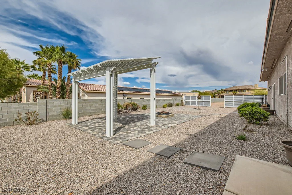647 Foxhall Rd, Henderson, NV 89002