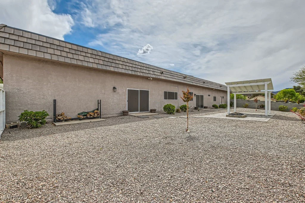 647 Foxhall Rd, Henderson, NV 89002