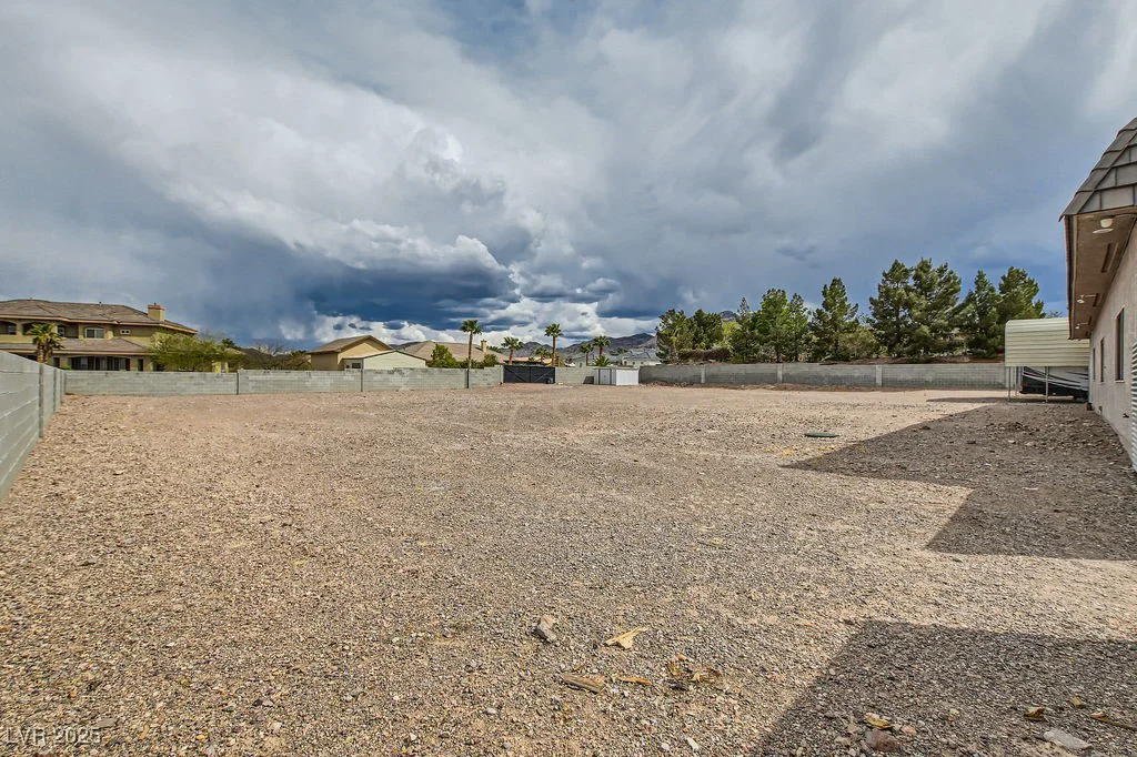 647 Foxhall Rd, Henderson, NV 89002