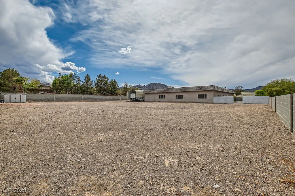 647 Foxhall Rd, Henderson, NV 89002