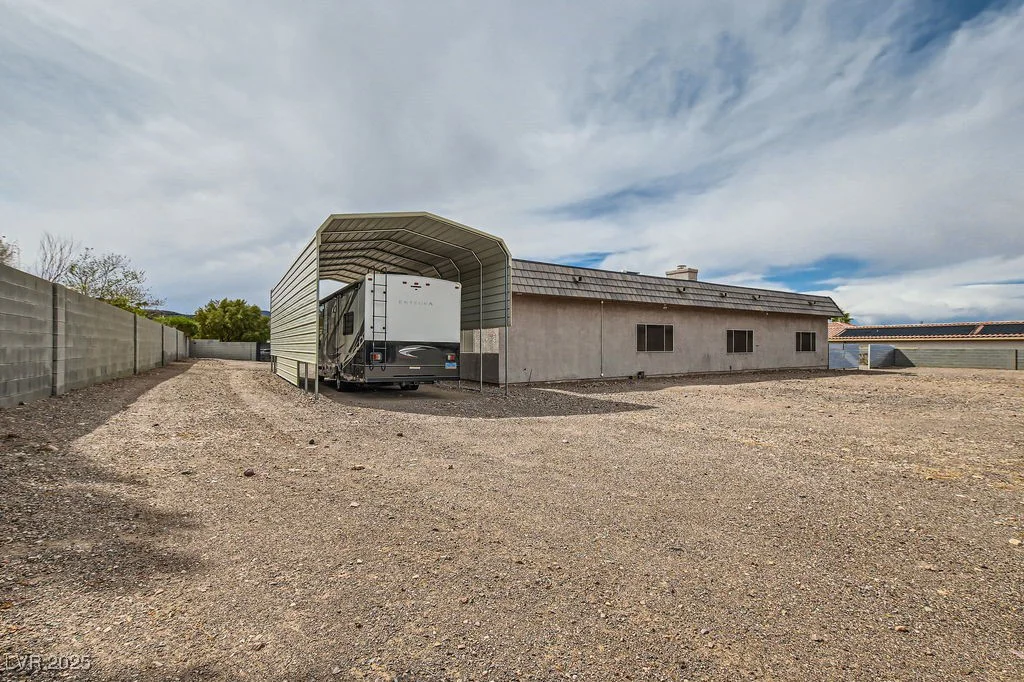 647 Foxhall Rd, Henderson, NV 89002