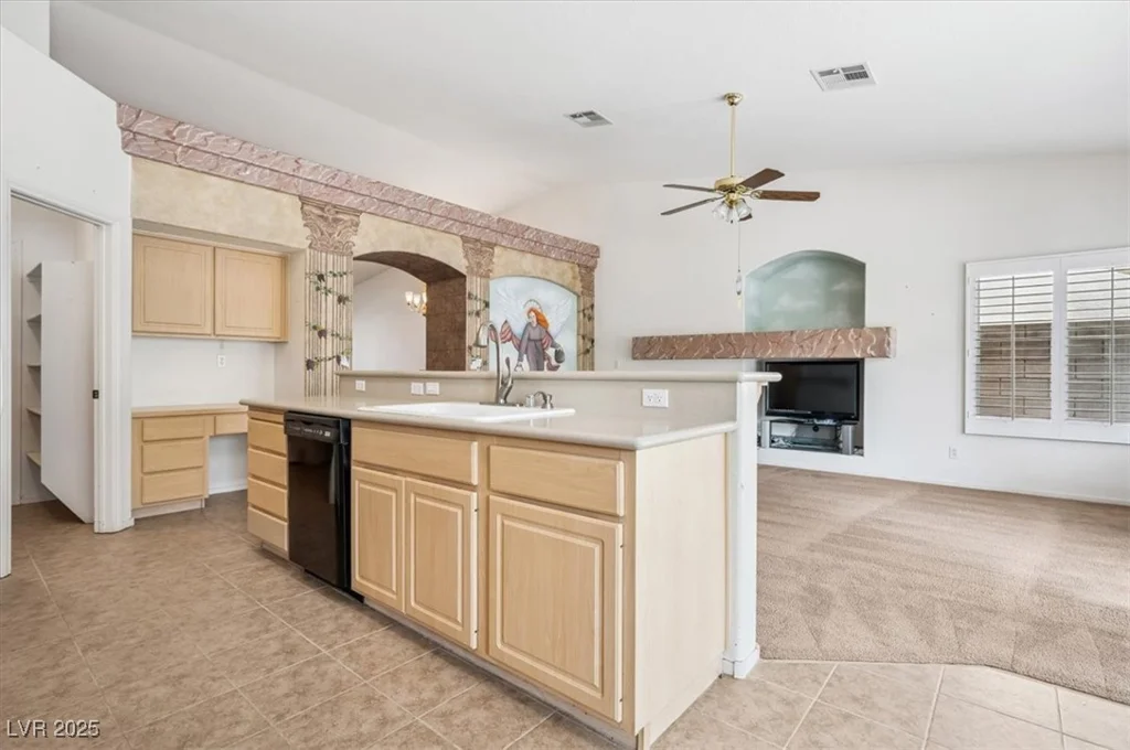 9211 Golden Feather, Las Vegas, NV 89147