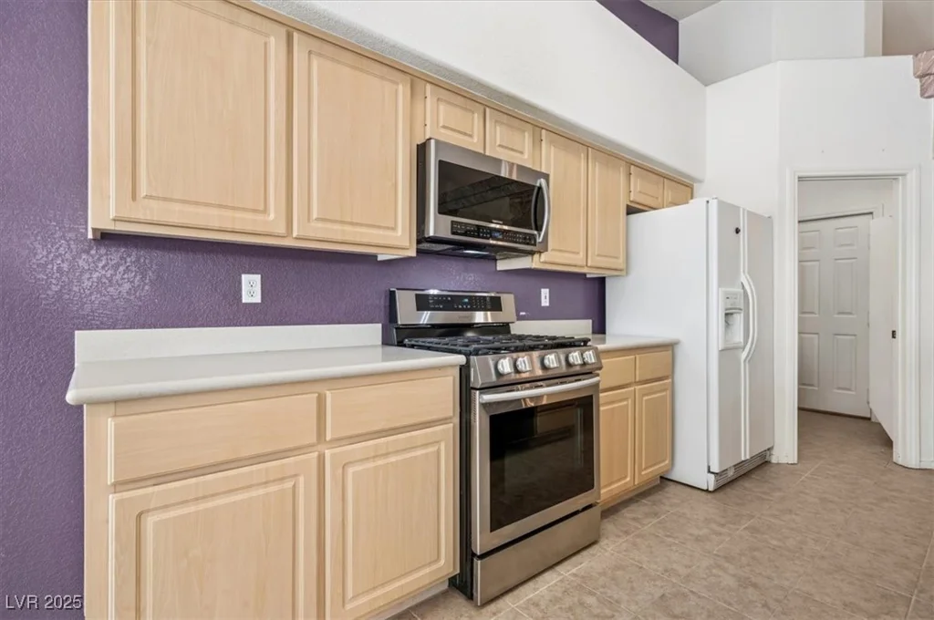 9211 Golden Feather, Las Vegas, NV 89147
