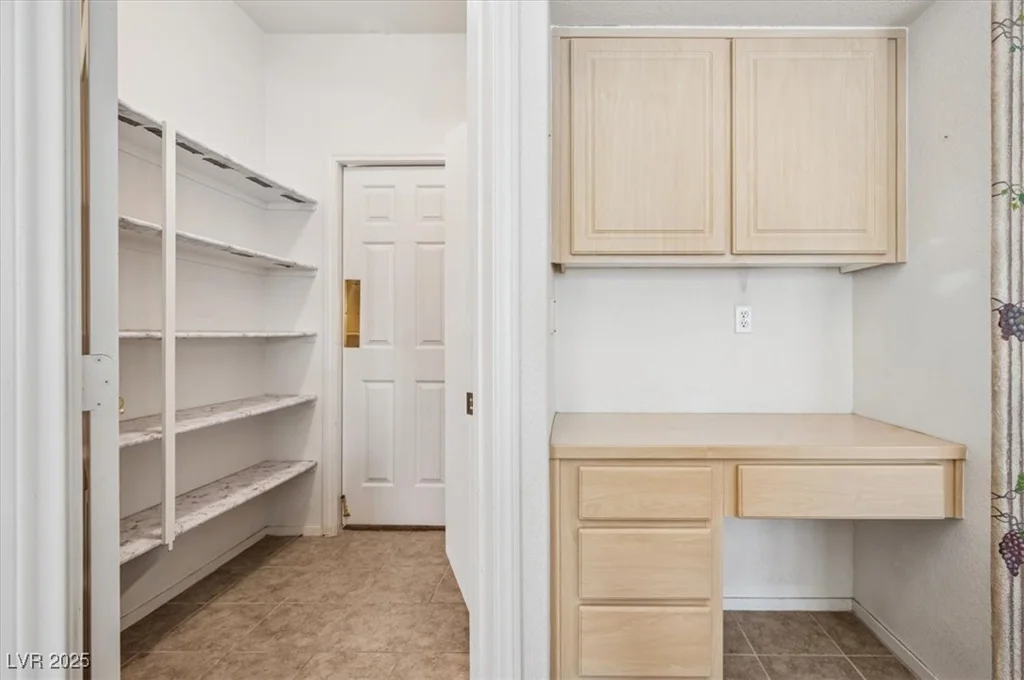 9211 Golden Feather, Las Vegas, NV 89147