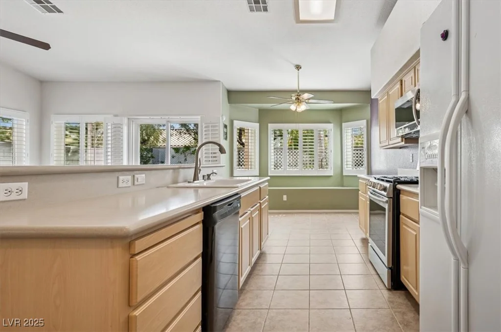 9211 Golden Feather, Las Vegas, NV 89147