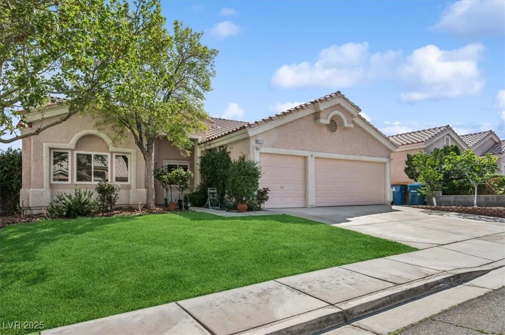 9211 Golden Feather, Las Vegas, NV 89147