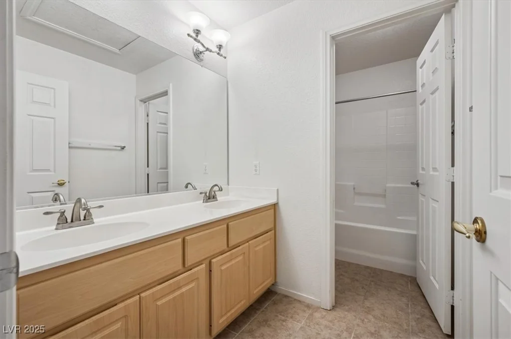 9211 Golden Feather, Las Vegas, NV 89147