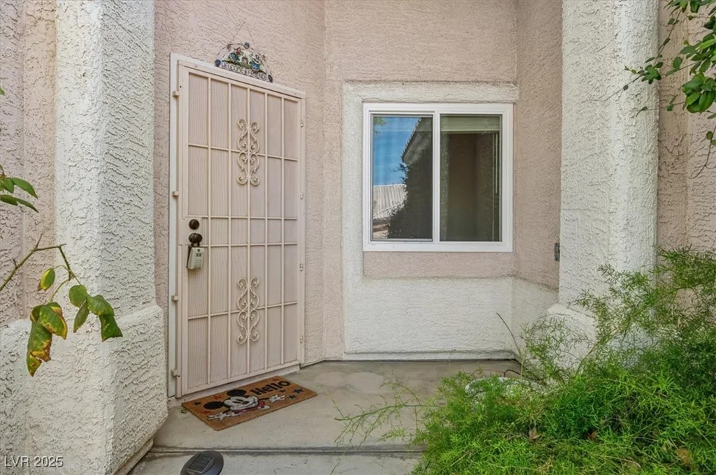 9211 Golden Feather, Las Vegas, NV 89147