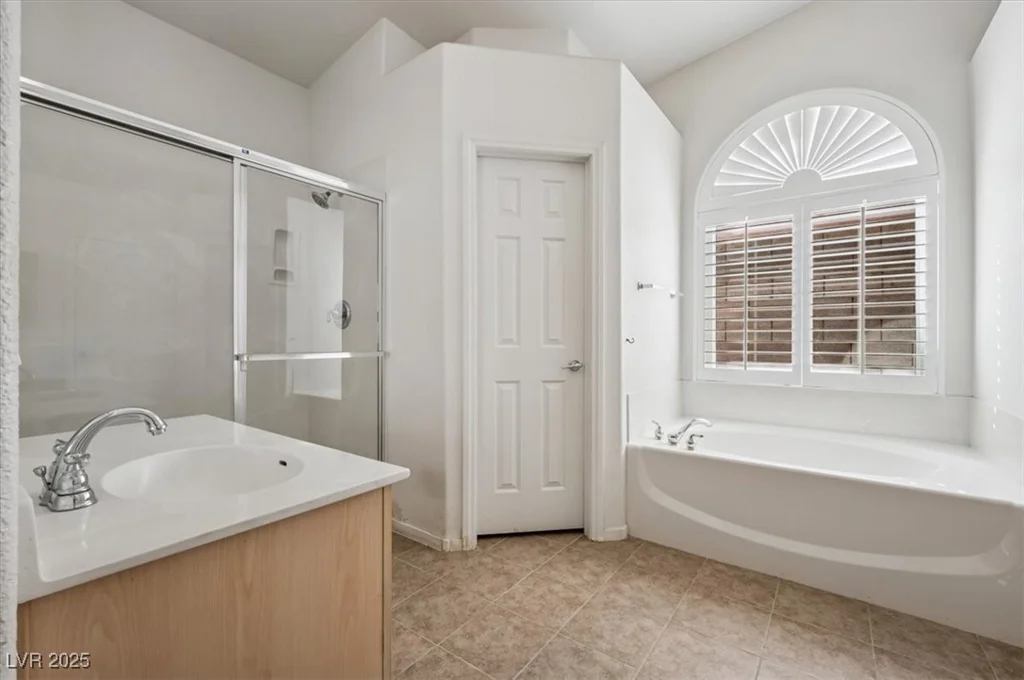9211 Golden Feather, Las Vegas, NV 89147