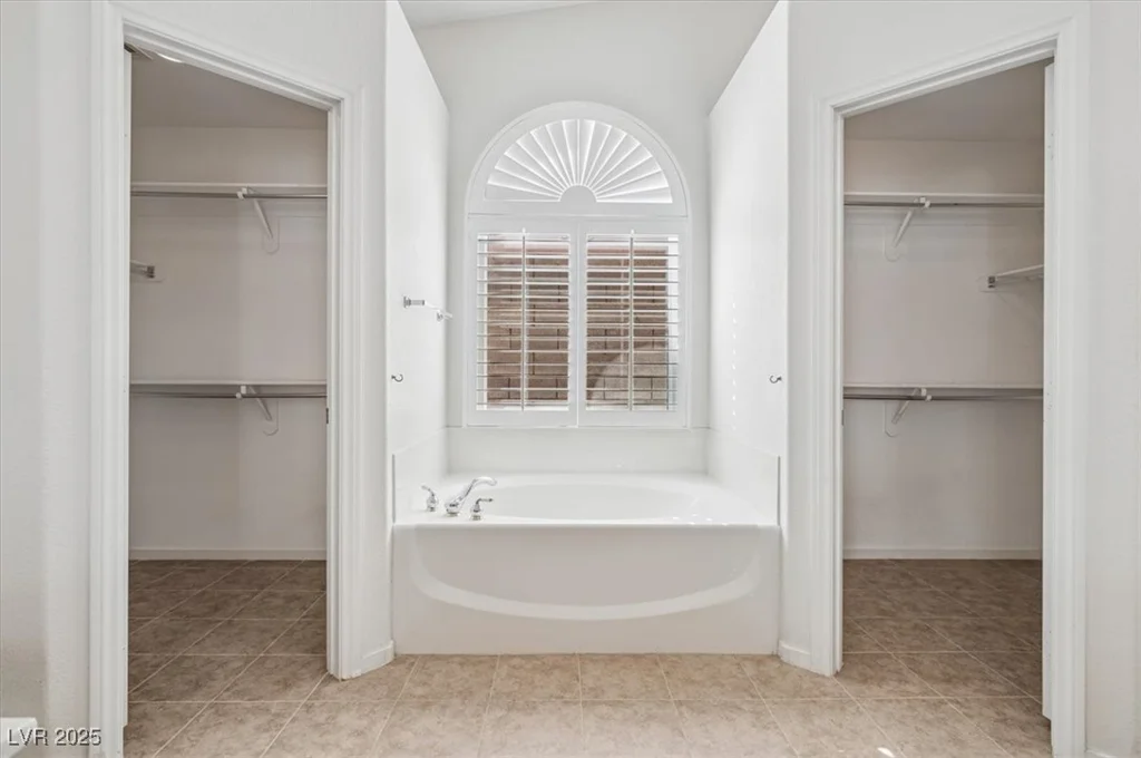 9211 Golden Feather, Las Vegas, NV 89147