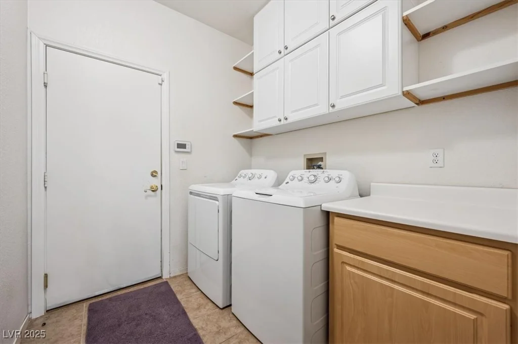 9211 Golden Feather, Las Vegas, NV 89147
