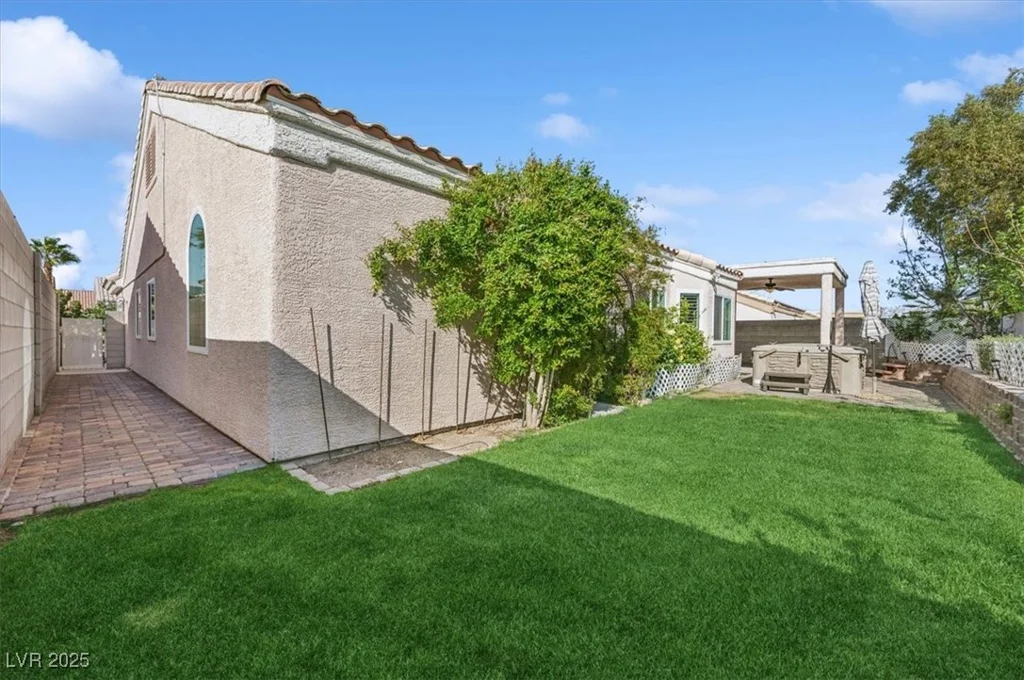 9211 Golden Feather, Las Vegas, NV 89147