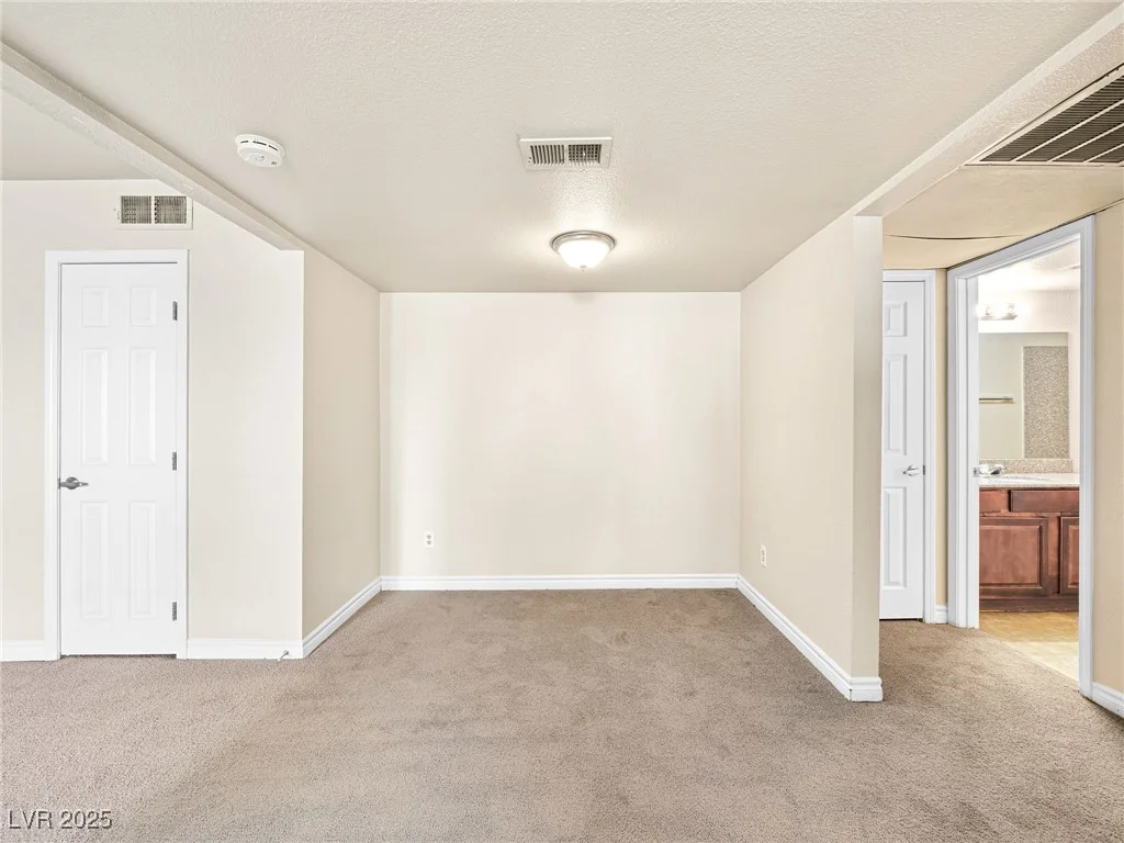 5339 Indian River, Las Vegas, NV 89103