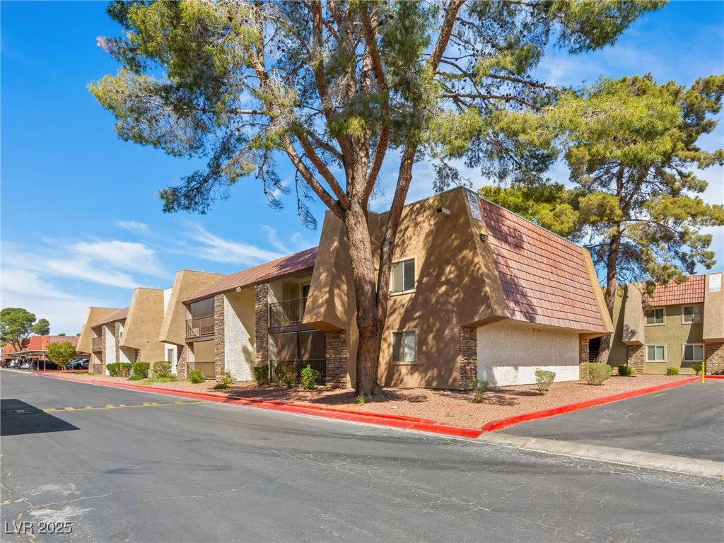 5339 Indian River, Las Vegas, NV 89103