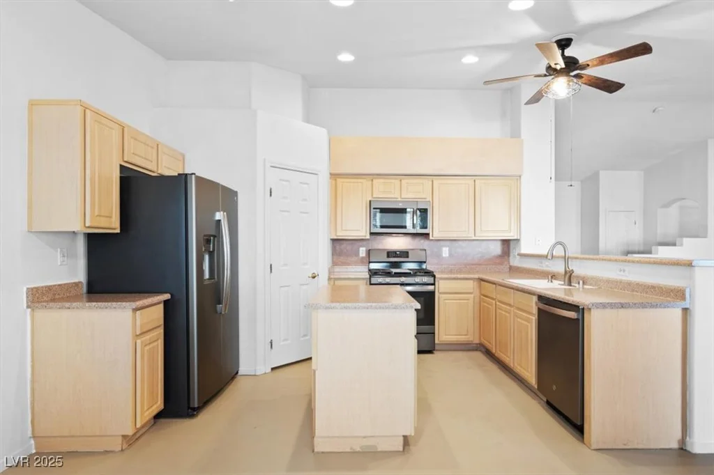 7033 Red Tide, Las Vegas, NV 89131