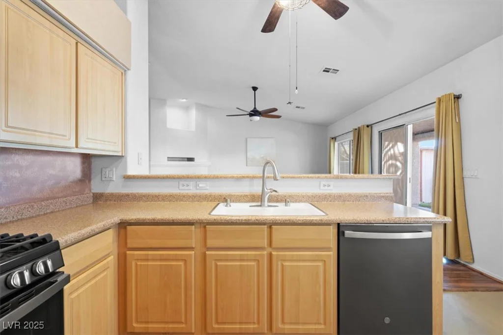 7033 Red Tide, Las Vegas, NV 89131
